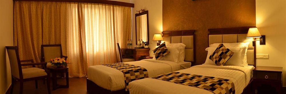Spice Grove Hotel Thekkady Exterior photo