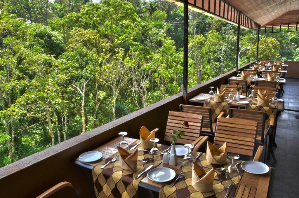 Spice Grove Hotel Thekkady Exterior photo